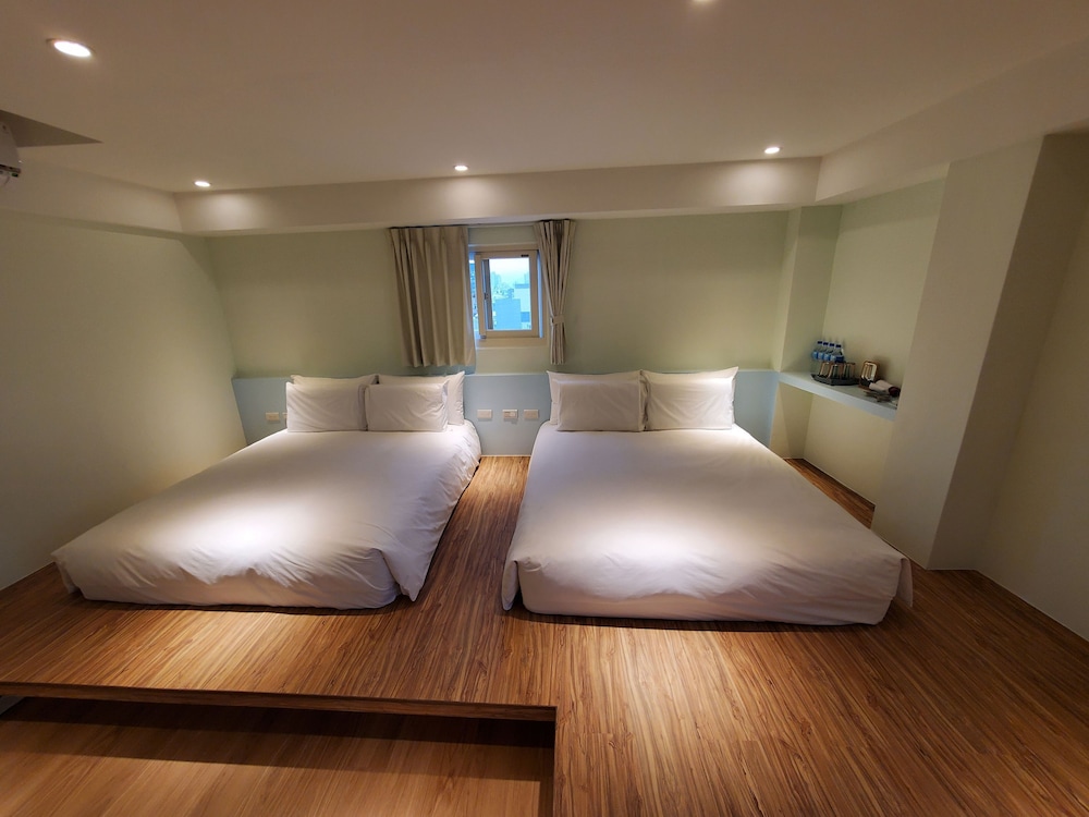 Standard Quadruple Room, Non Smoking - Photo 2