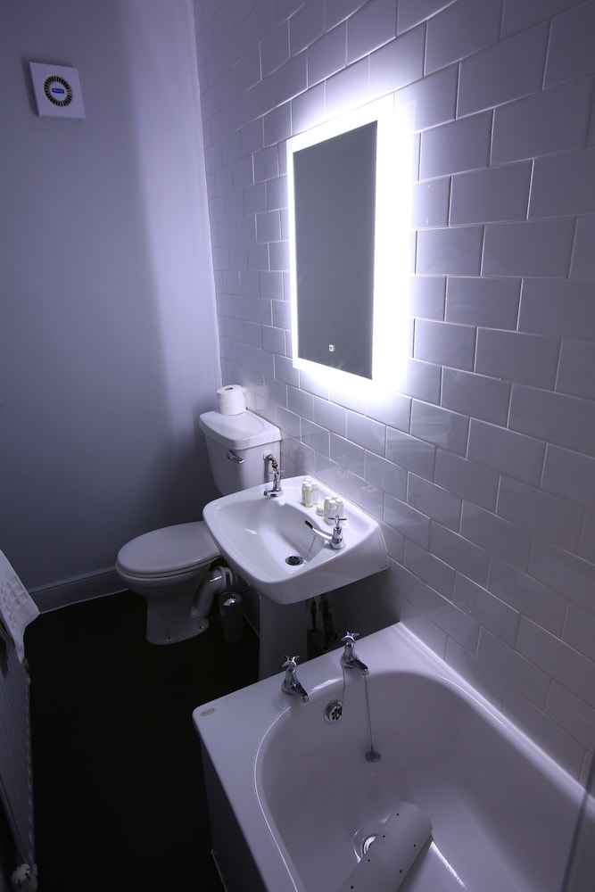 Double Room, Ensuite - Photo 8