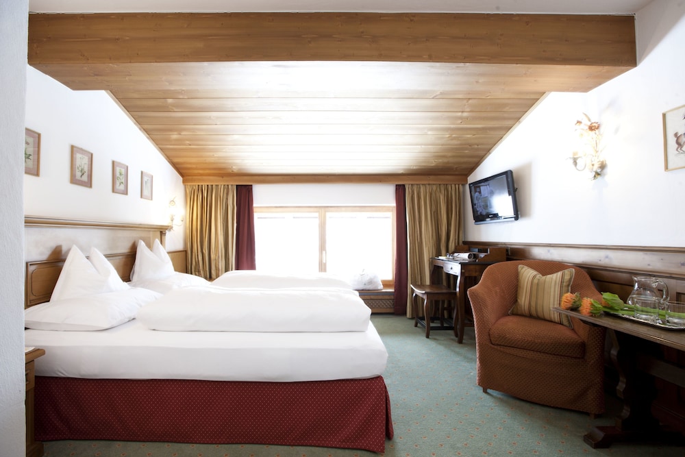 Standard Double Room, Mountain View (Seasonal) photo 2
