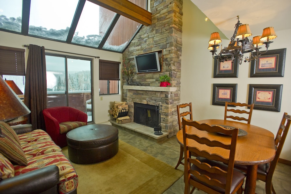 Suite, 2 Bedrooms, 2 Bathrooms - Photo 1