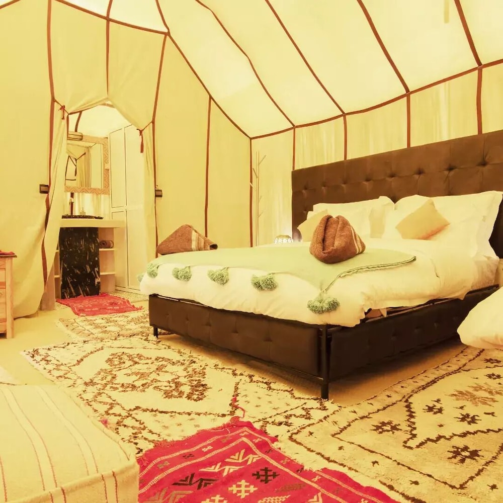 Deluxe Tent photo 3