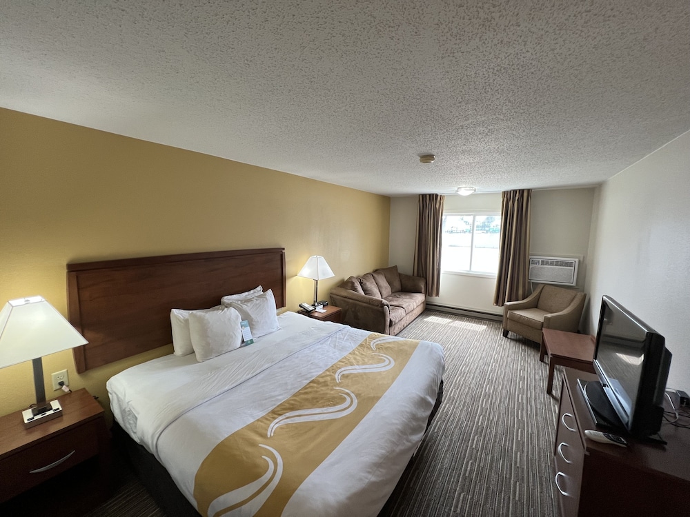 1 King Bed, Suite, Nonsmoking, Upgrade photo 2