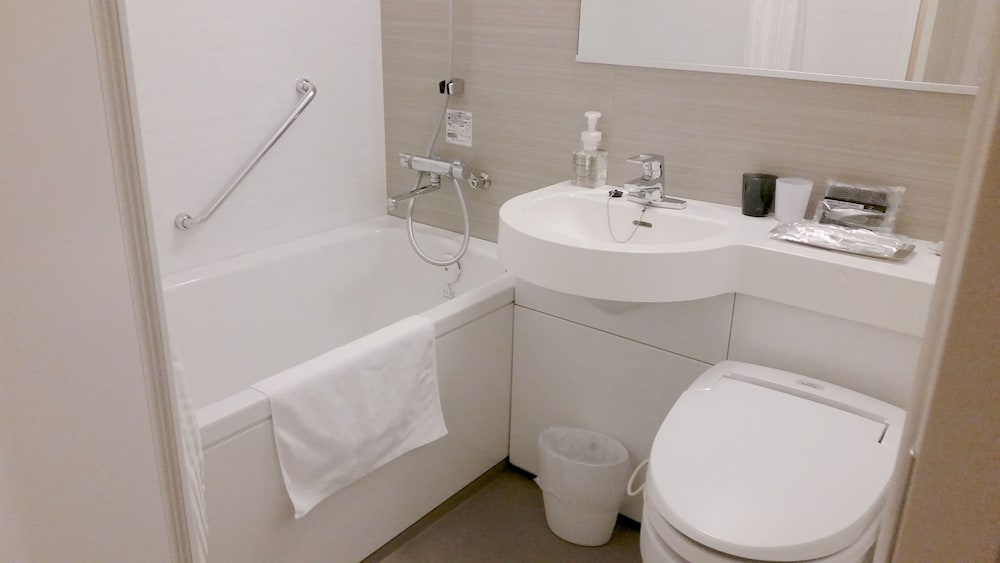 Standard Twin Room - Non Smoking, NO group booking/ more than 2 rooms photo 3