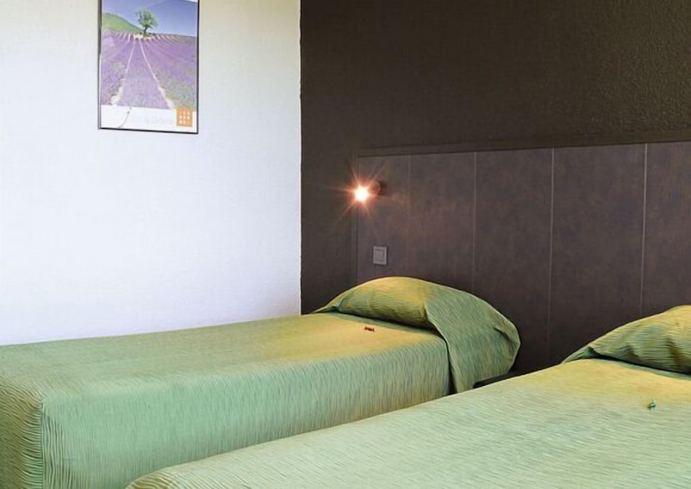 Standard Twin Room photo 2