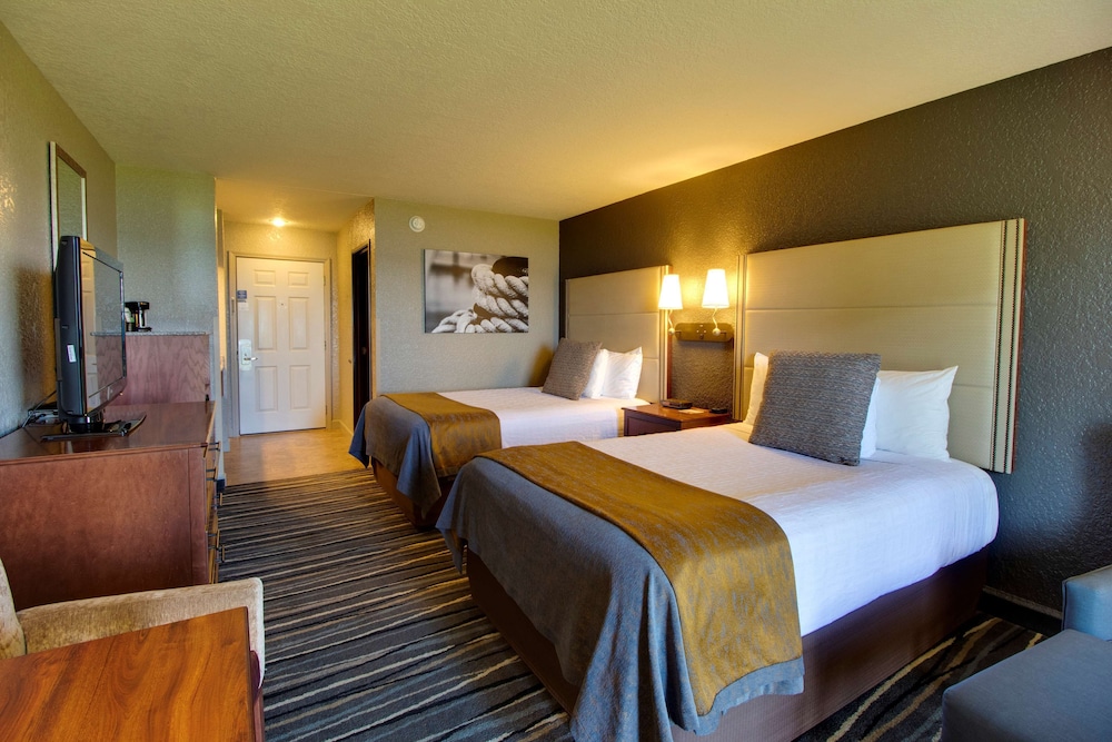 Standard Room, 2 Double Beds, Refrigerator, Lake View