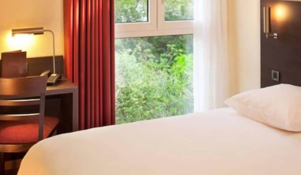 Standard Room, 1 Queen Bed - Photo 6