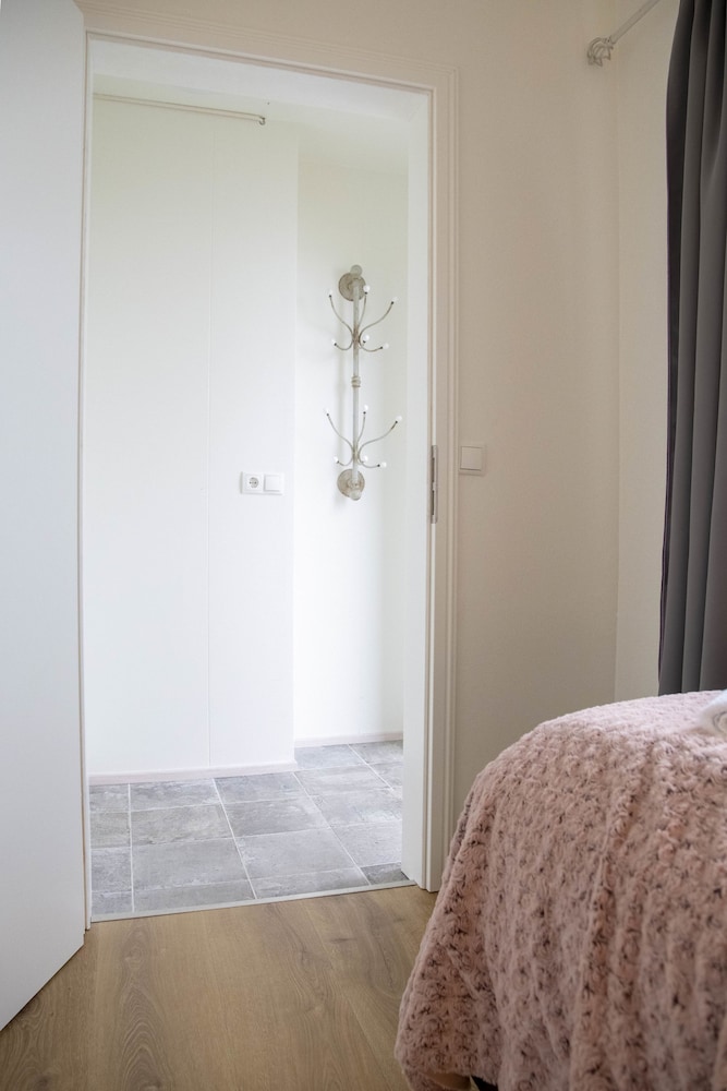 Single Room, Private Bathroom photo 2