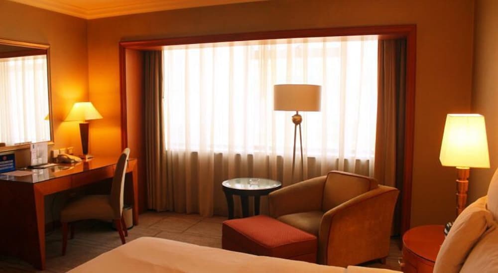 Business Suite - Photo 1