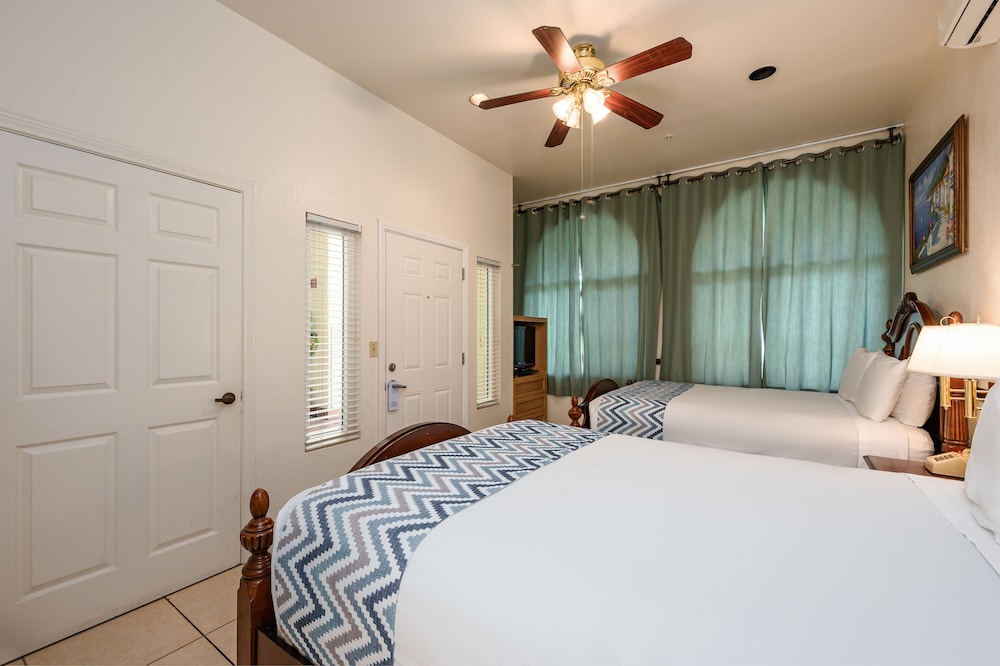 Superior Quadruple Room, Accessible, Private Bathroom (ADA- 2 Queens) photo 1