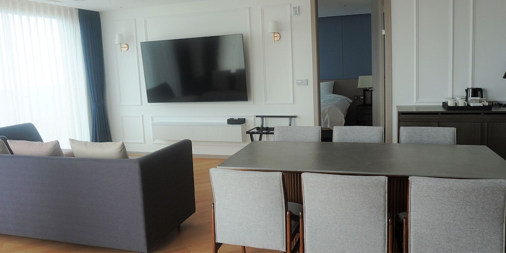 Suite, 3 Bedrooms