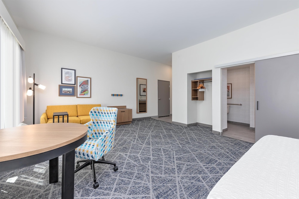 Room, 1 King Bed, Accessible (Mobility & Hearing, Roll-in Shower) - Photo 1