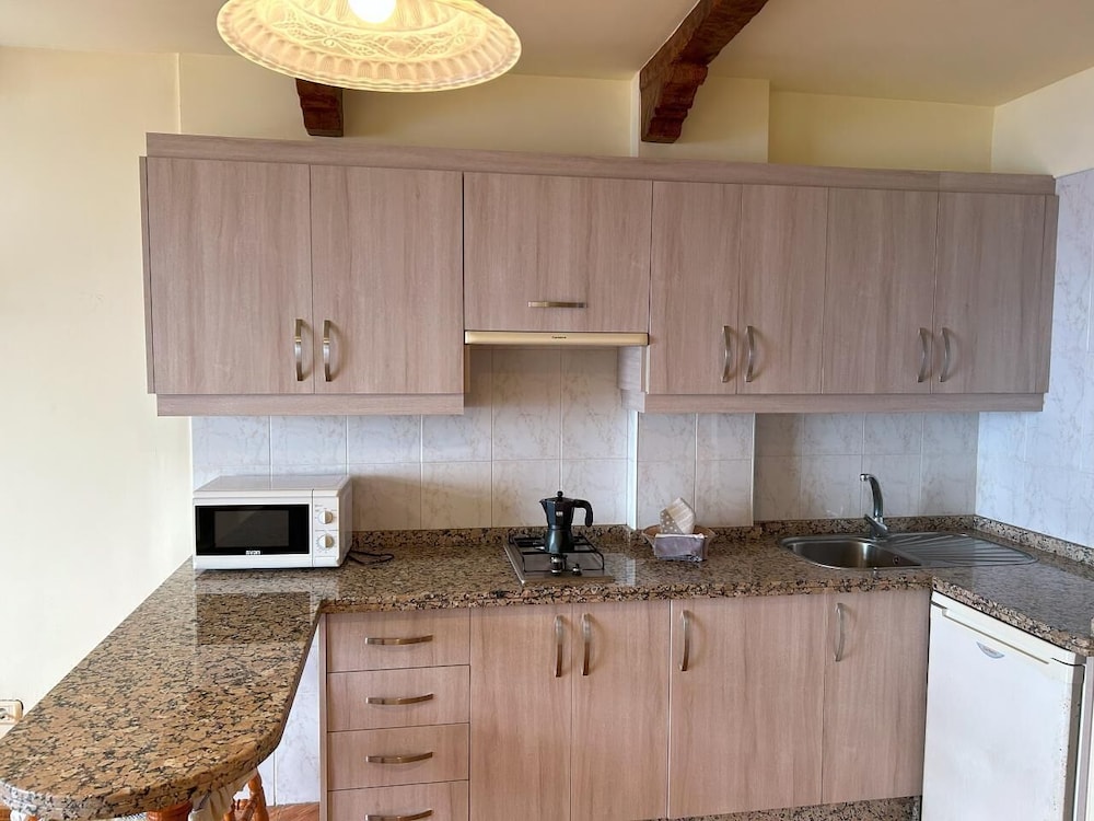Panoramic Apartment, 2 Bedrooms, Balcony, Sea View - Photo 4