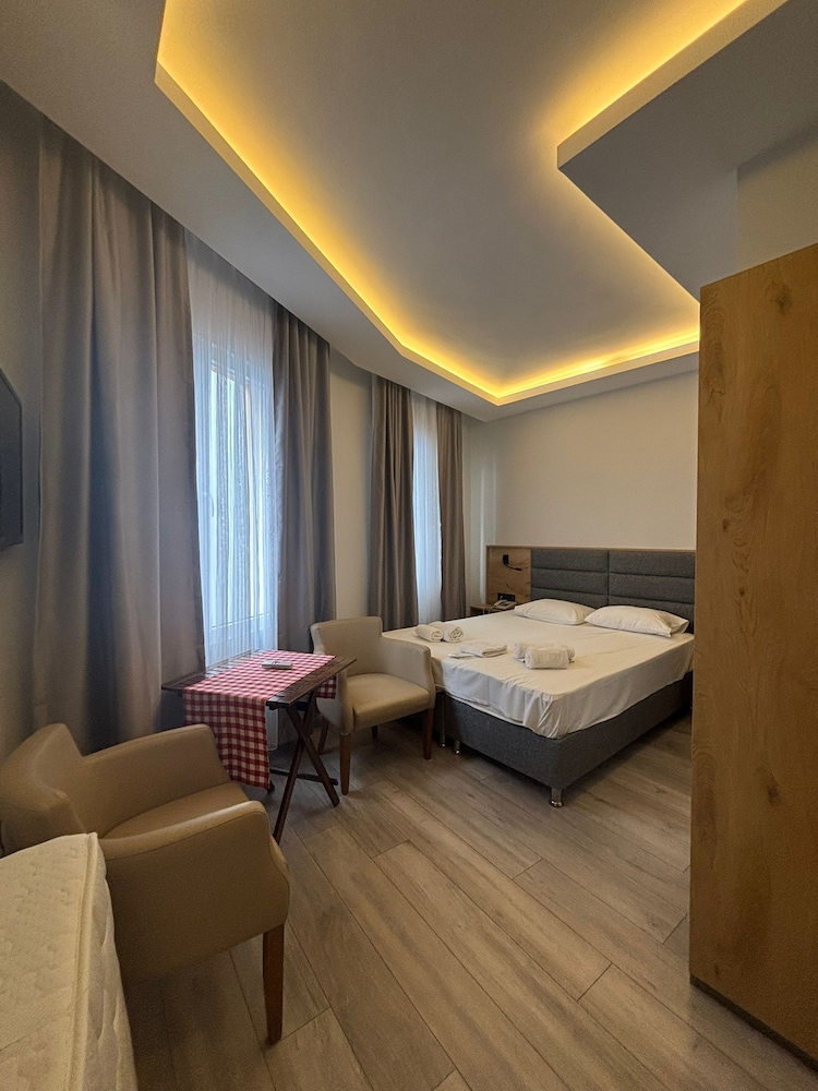 Deluxe Room, Balcony, City View