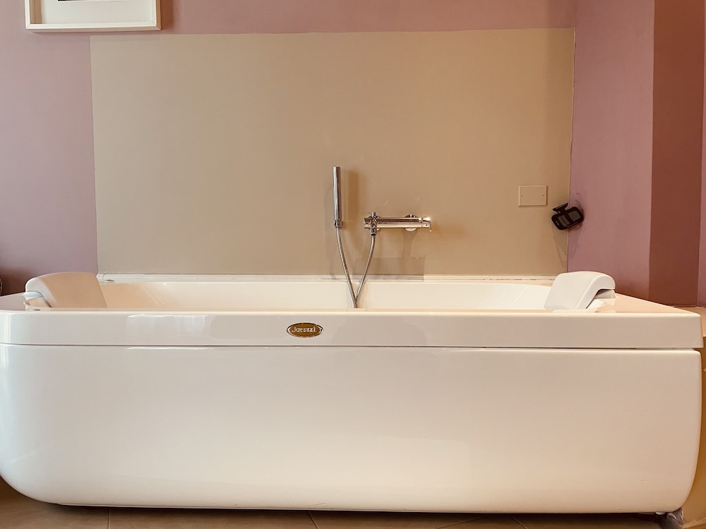Superior Double Room, Jetted Tub photo 2