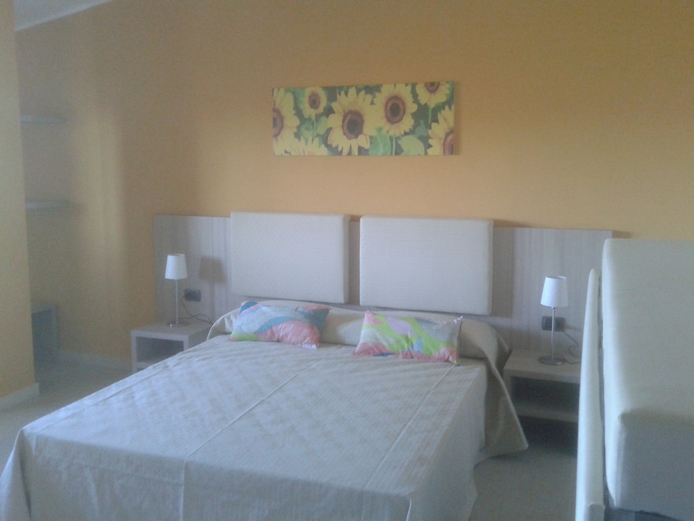 Basic Triple Room, Accessible photo 1