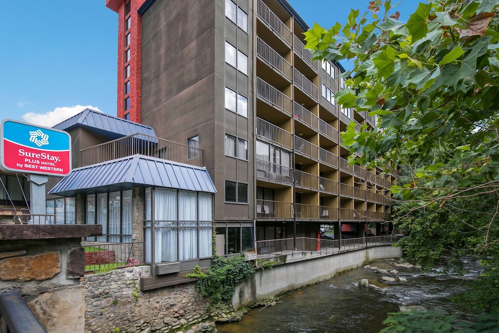 Suite, 2 Queen Beds, Balcony, River View (with Sofabed) - Photo 2