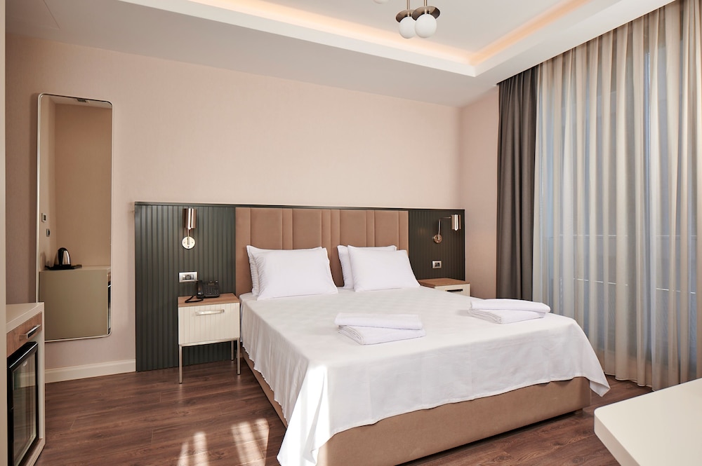 Deluxe King Room photo 3