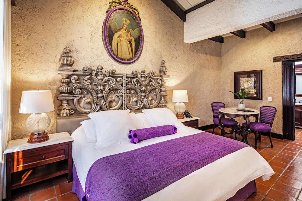 Master Suite, 1 King Bed, No. 5 & 8