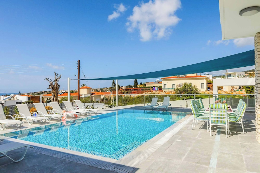 Villa (5 Bedrooms) photo 2