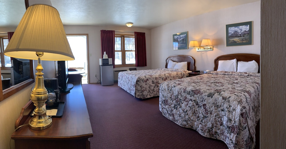 Standard Double Room, 2 Queen Beds, Refrigerator & Microwave, Courtyard View (pet friendly) photo 2