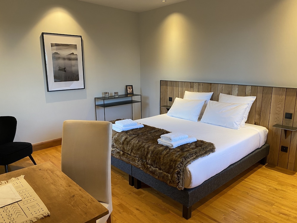Deluxe Double Room, 1 King Bed, Non Smoking, Garden View photo 1