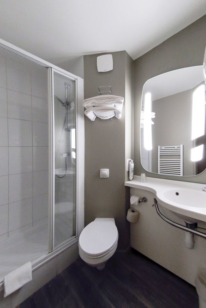 Standard Room, 2 Twin Beds - Photo 7