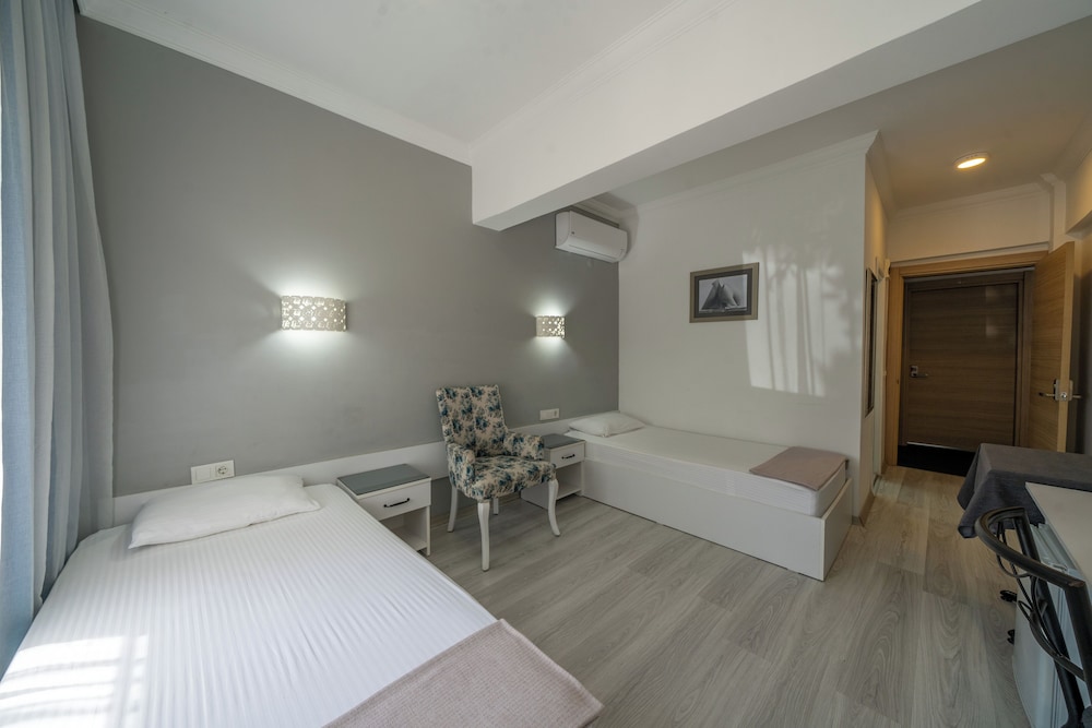 Double or Twin Room photo 3