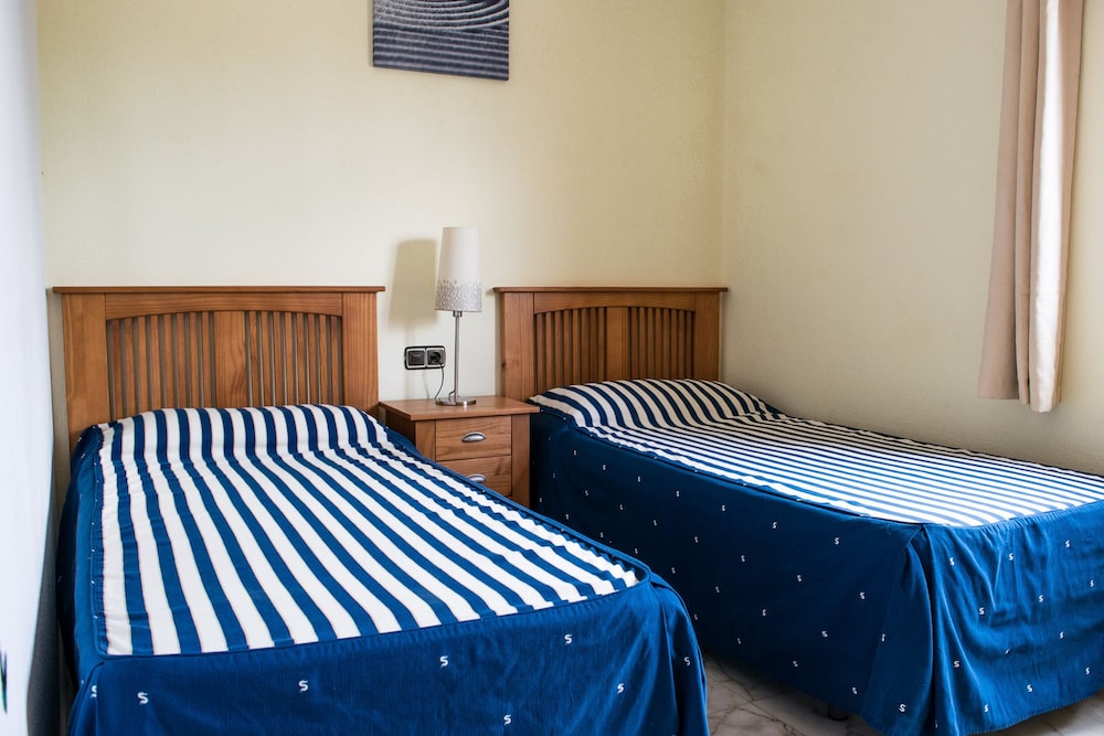 Twin Room, Shared Bathroom (n2) photo 2