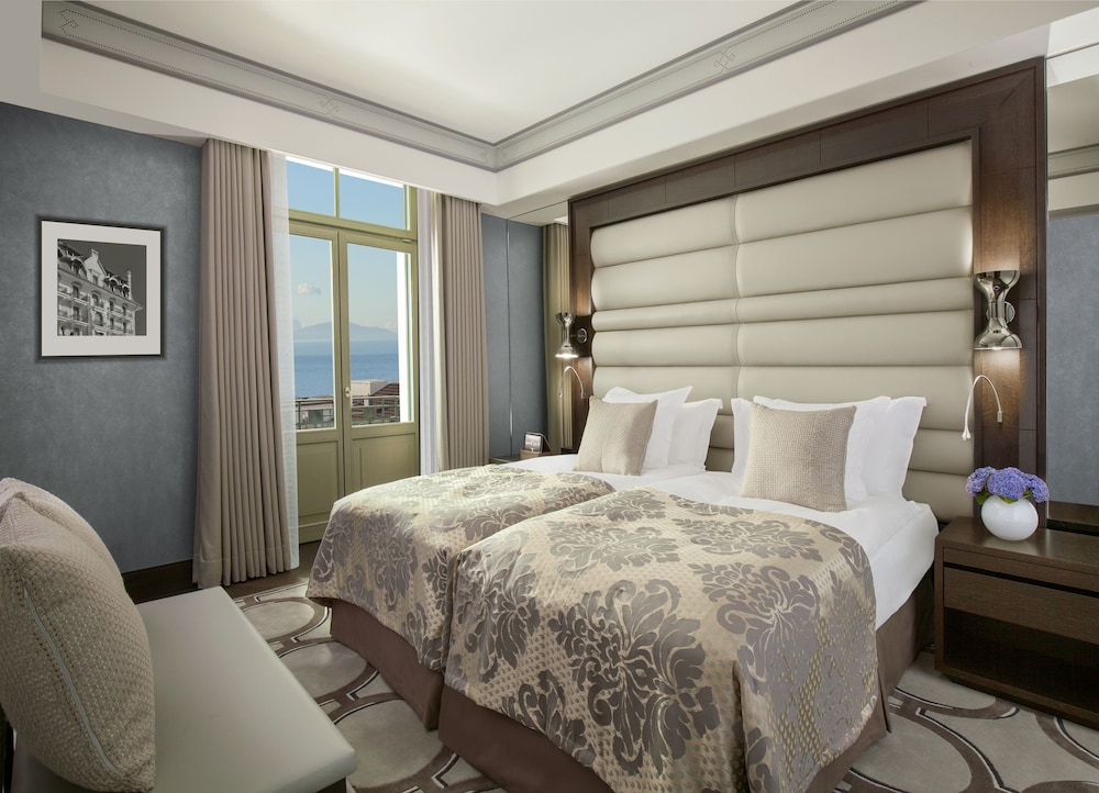 Executive Room, Lake View (Savoy)