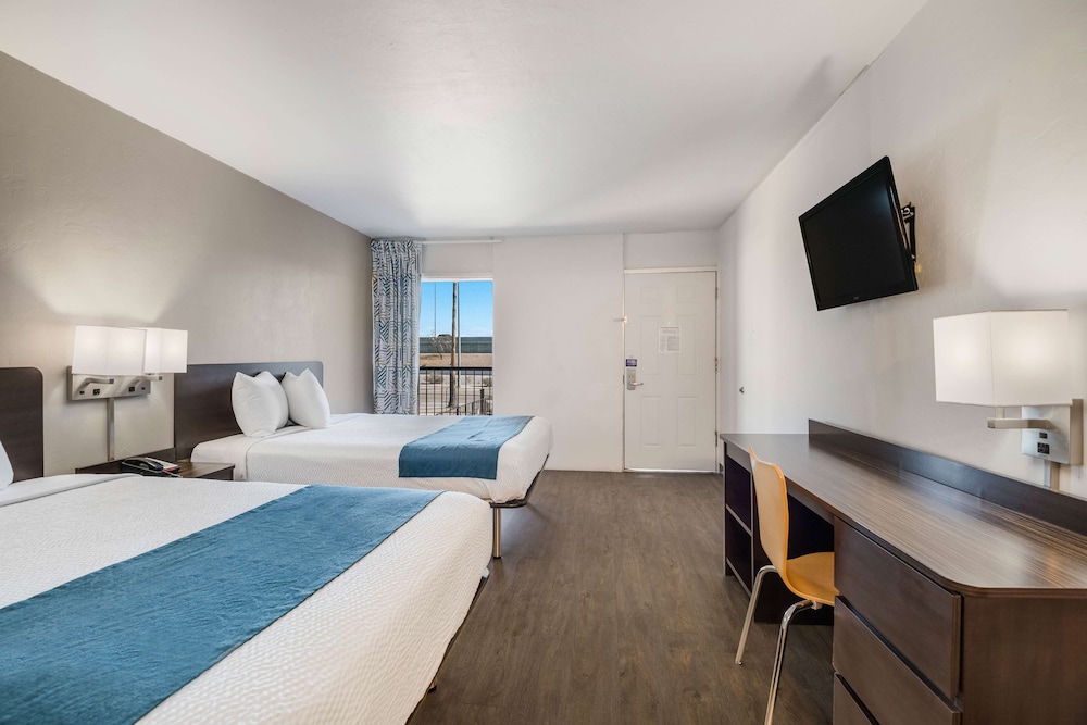 Standard Room, 2 Queen Beds, Non Smoking, Refrigerator - Photo 1