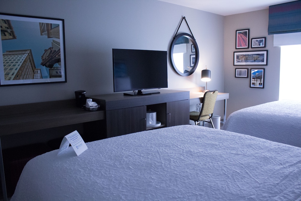 Room, 1 King Bed, Refrigerator