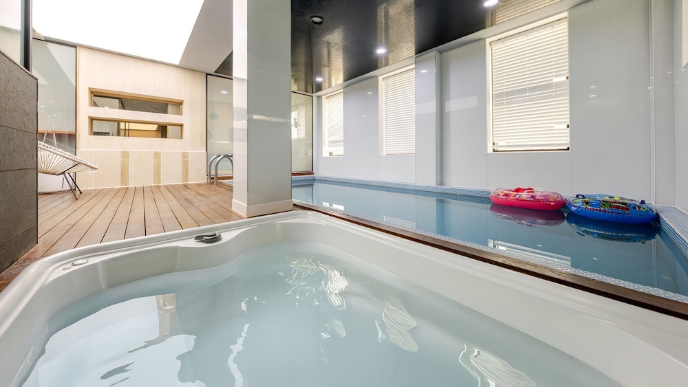 Basic Room, 1 Bedroom (Room A101 (Luxury Kids Pool Villa)) - Photo 15