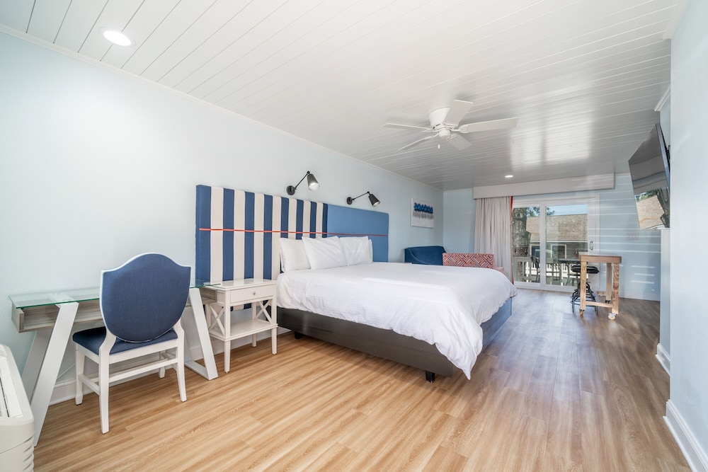 Studio Suite, 1 King Bed with Sofa bed, Resort View photo 1