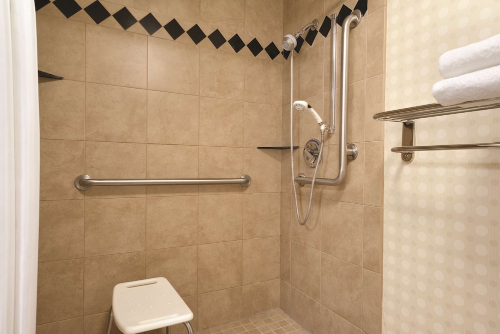 Room, 2 Double Beds, Accessible - Photo 2