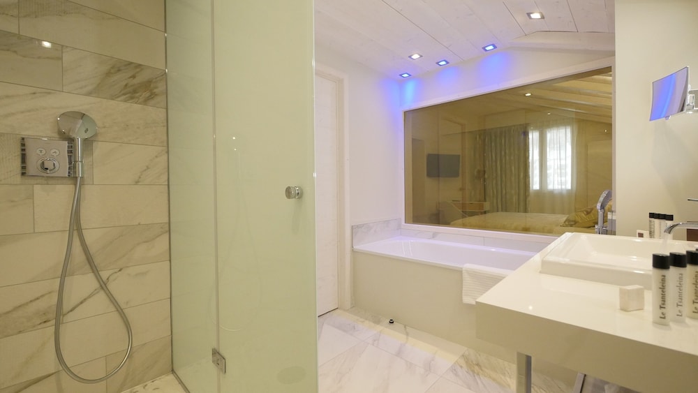 Suite Suite