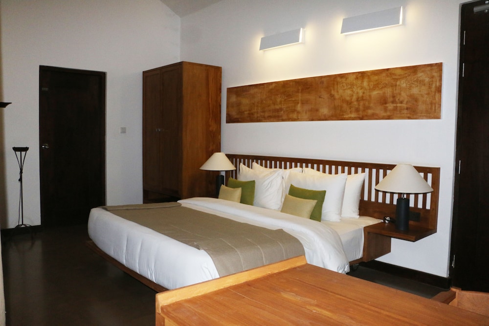 Deluxe Room with Bathtub photo 1