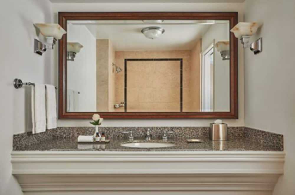 Palisade Grand Suite, 1 King Bed with Sofa bed - Photo 2