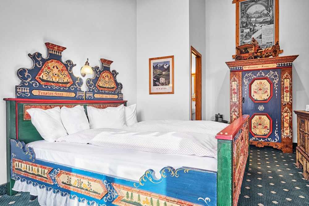 Signature Room, 1 King Bed photo 3