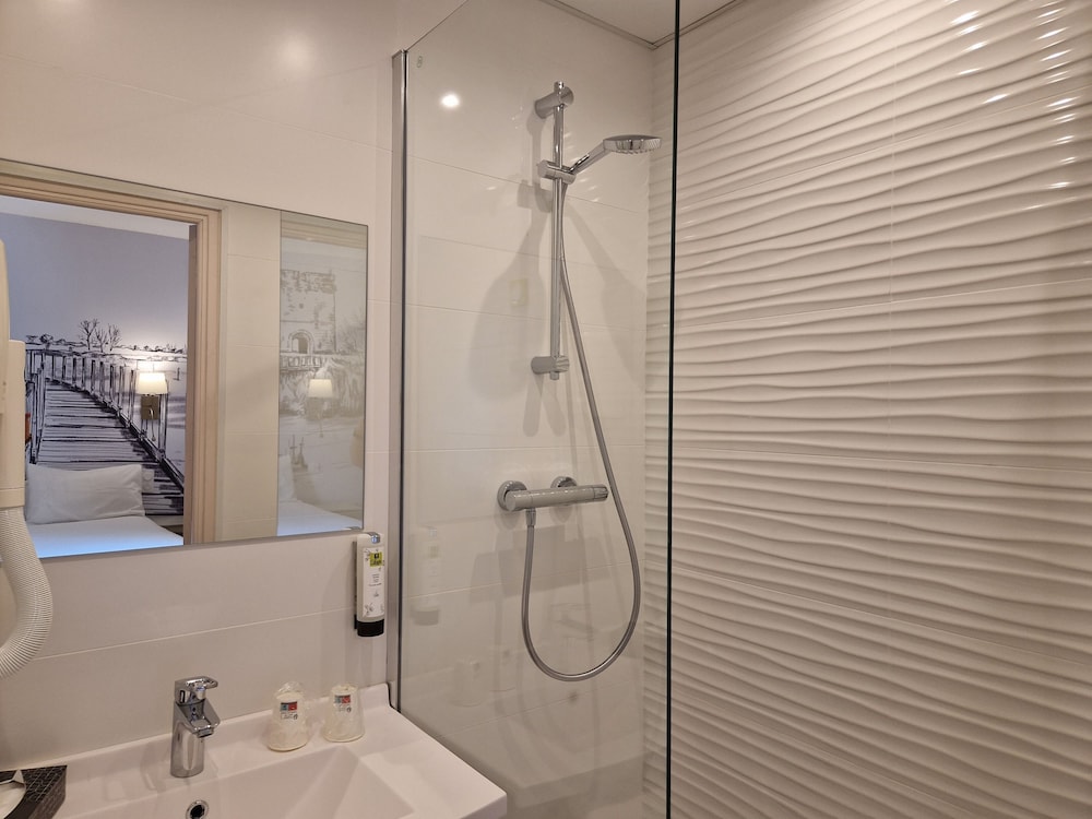 Standard Triple Room - Photo 6