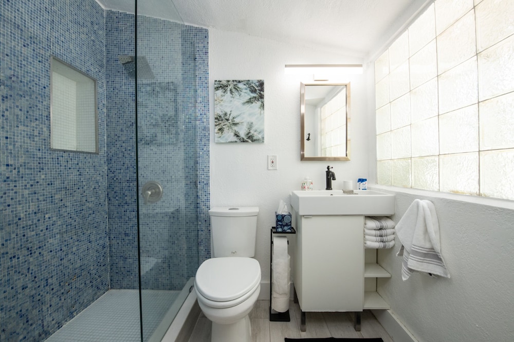 Apartment, 2 Bedrooms, Private Bathroom, Ground Floor photo 3
