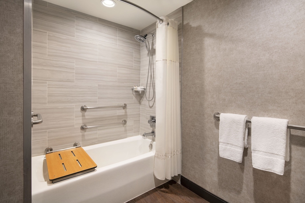 Room, 2 Double Beds (Mobility/Hearing Accessible, Tub) - Photo 5