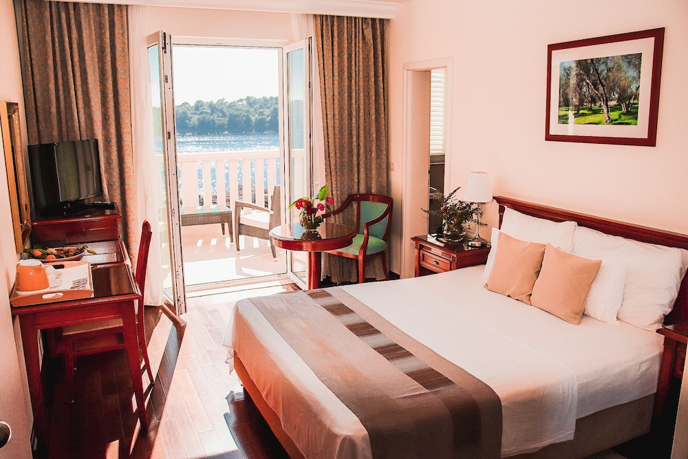 Double Room, Balcony, Sea View photo 1