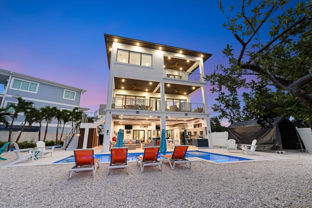 Luxury Seaside Escape ~ Heated Pool w Jacuzzi ~ Elevator ~ Dock ~ Scenic Views, Billede 60