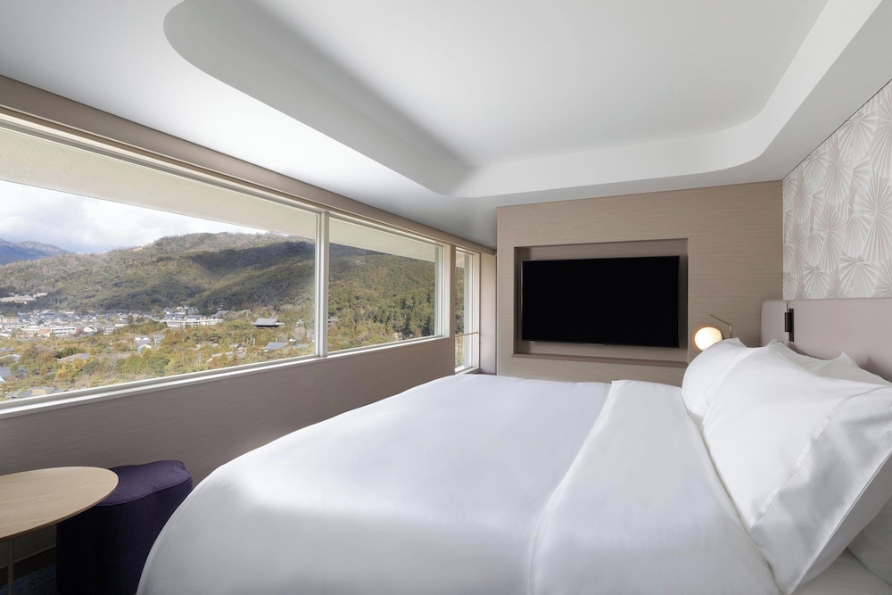 Junior Suite, 1 King Bed (View) - Photo 4