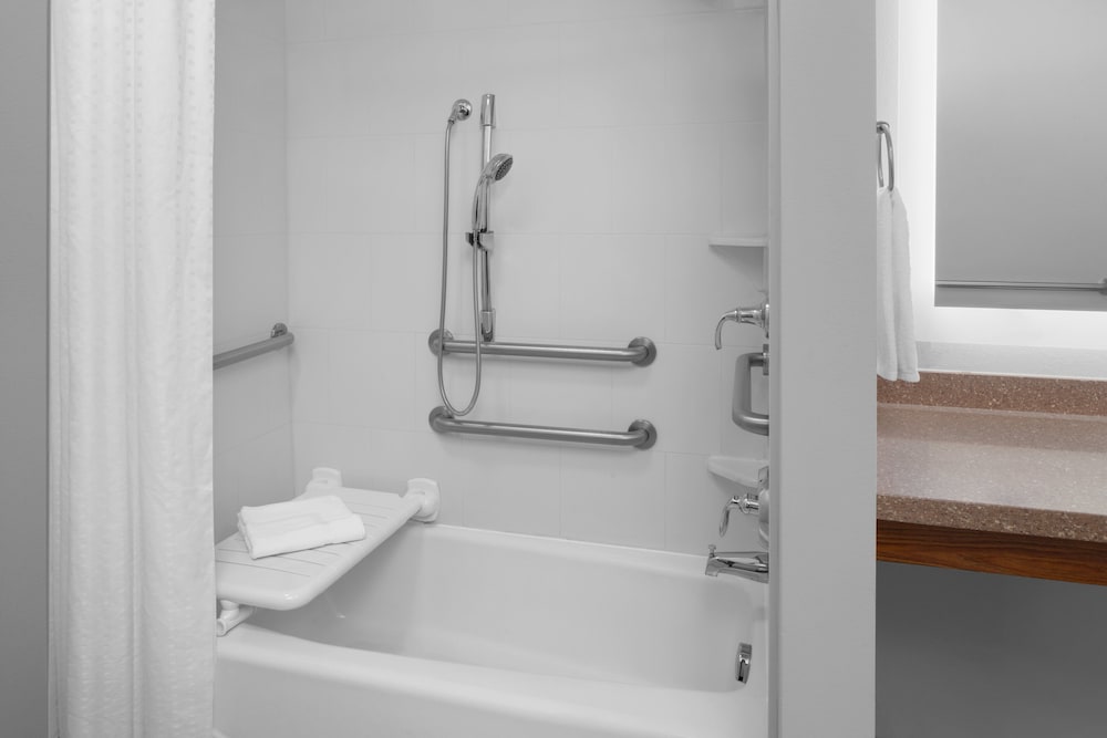 Suite, 1 King Bed, Accessible (Mobility) photo 2