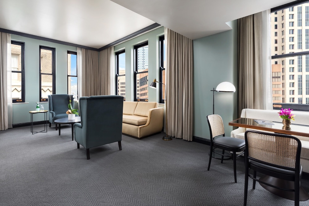 Standard Suite, 1 King Bed, City View (Hearing) - Photo 5