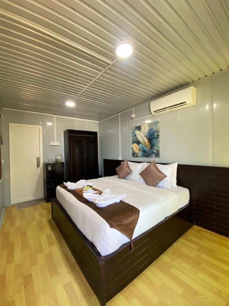 Deluxe Room, Beach View photo 3