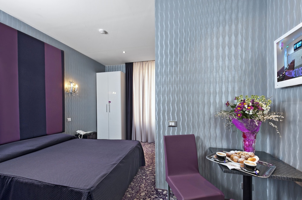 Standard Double or Twin Room - Photo 5