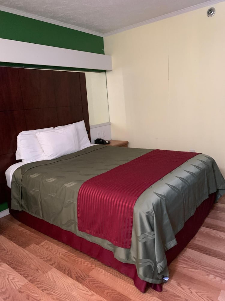 Standard Room, 1 Queen Bed, Non Smoking photo 1