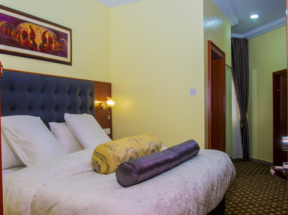 Comfort Room, 1 Bedroom, Refrigerator, Executive Level photo 3